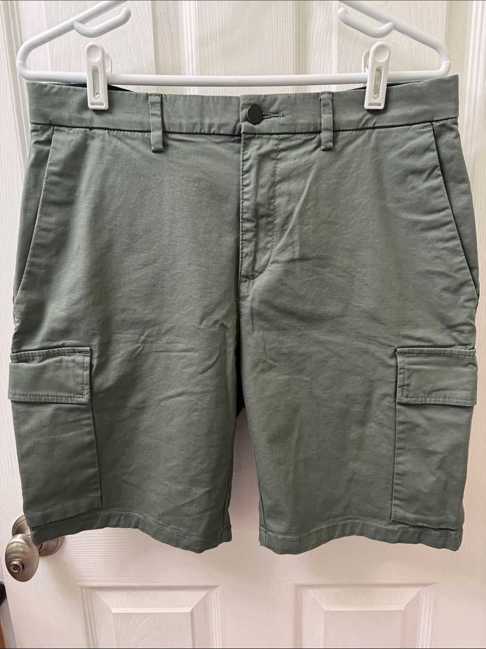 Old Navy Men’s Cargo Shorts in Sage Green